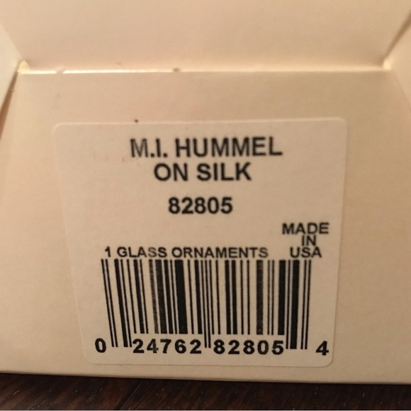 M.I. Hummel Glass Ornament 2001 - Picture 4 of 6